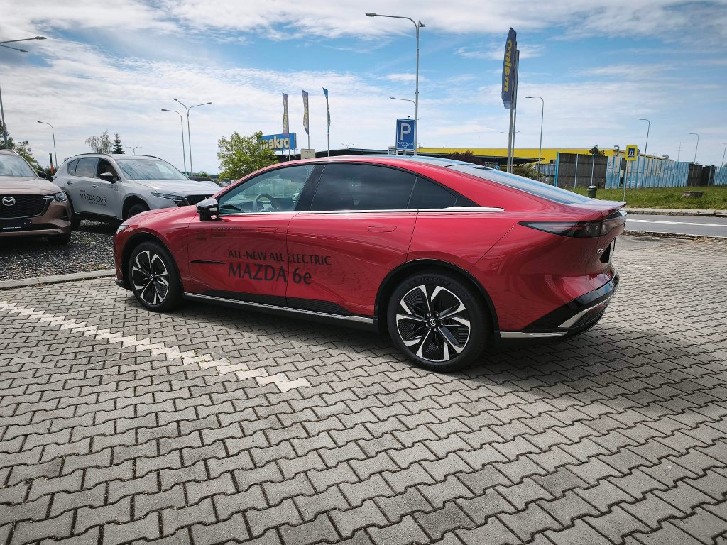 Mazda 6e