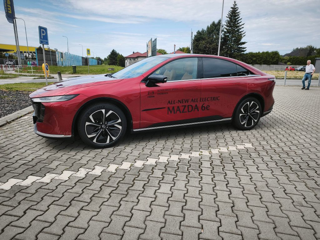 Mazda 6e