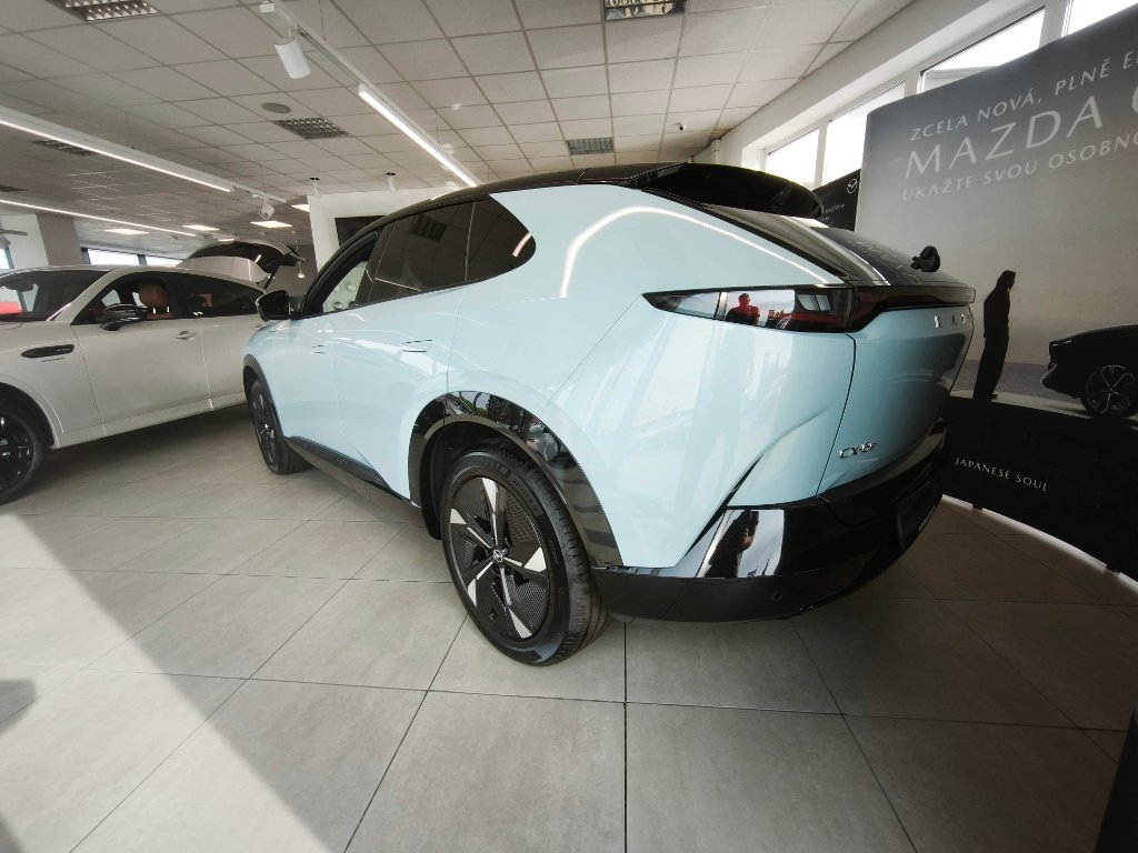 Mazda CX-6e